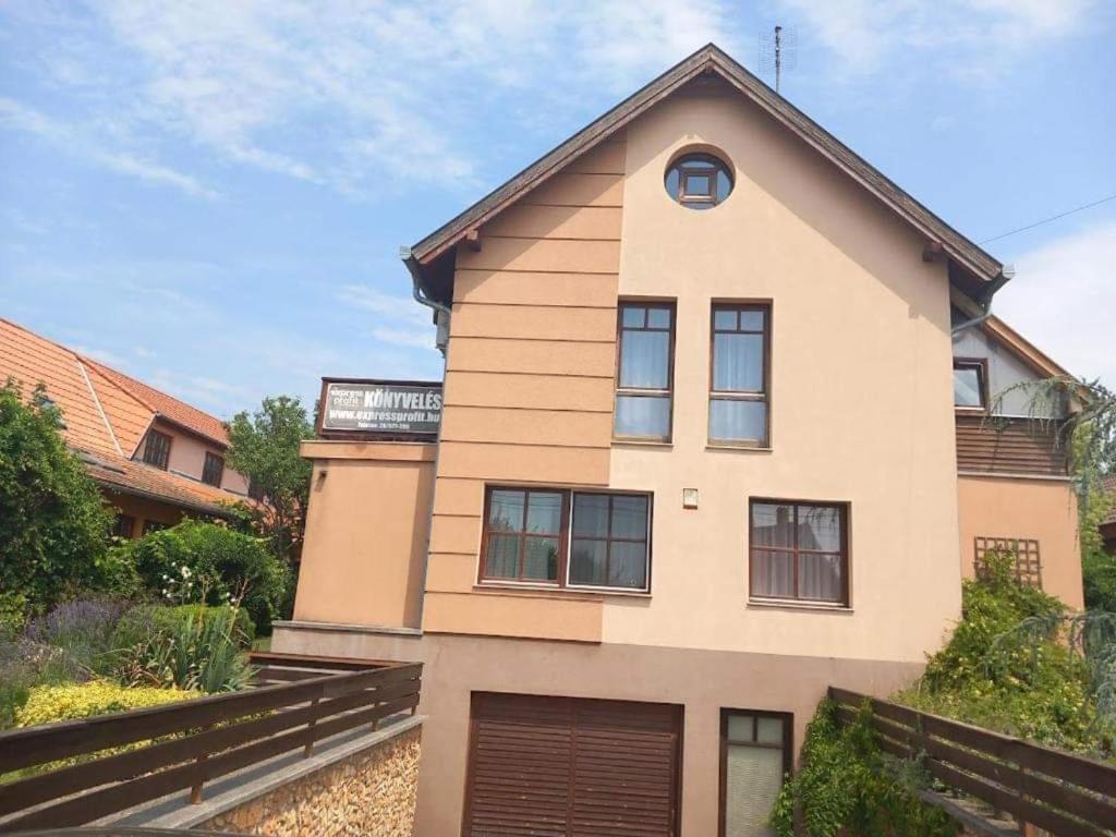 Appartamento Lujza Apartman Goedoello Esterno foto