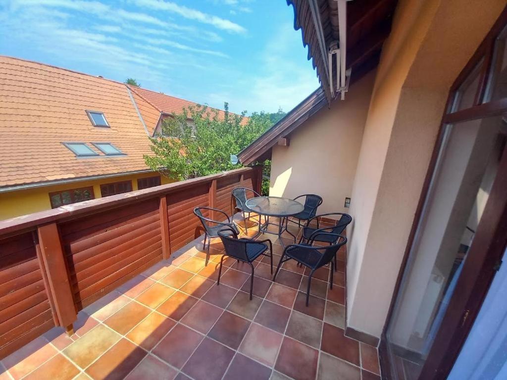 Appartamento Lujza Apartman Goedoello Esterno foto