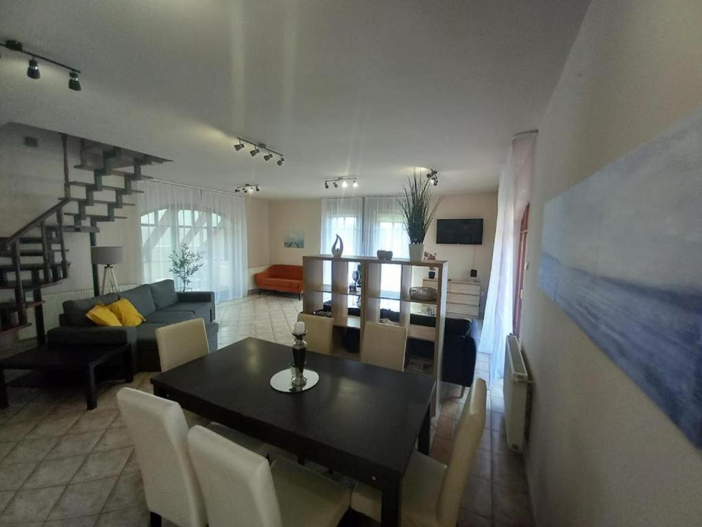 Appartamento Lujza Apartman Goedoello Esterno foto